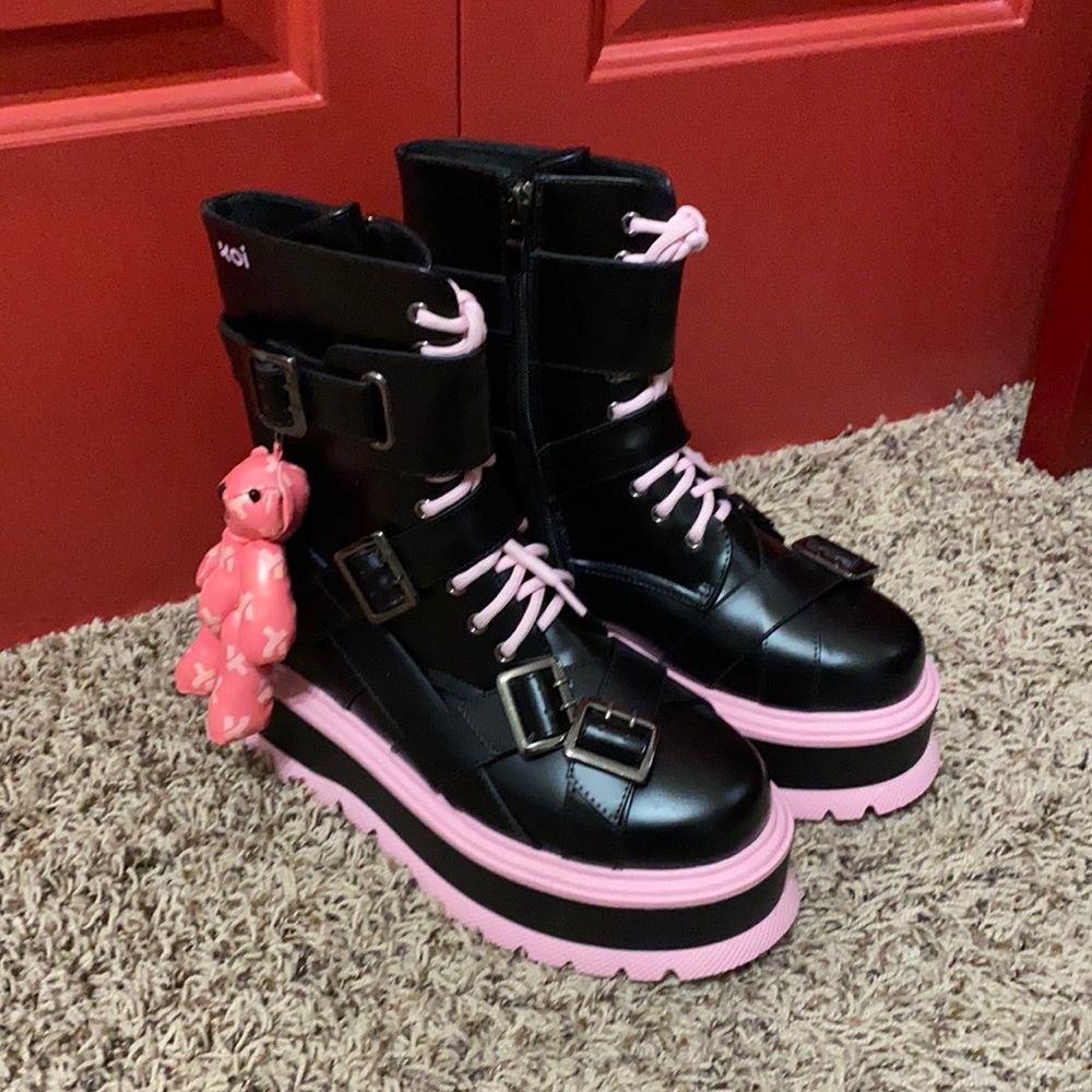💗🖤Koi Black and Pink Boots💗🖤